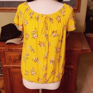 Bailey & Chloe Top size small NWT